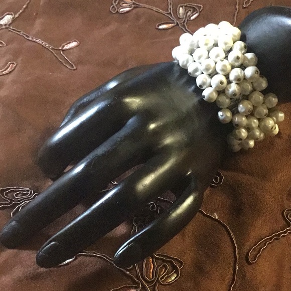Jewelry - VintageJAPAN faux pearl Cha-cha expansion bracelet